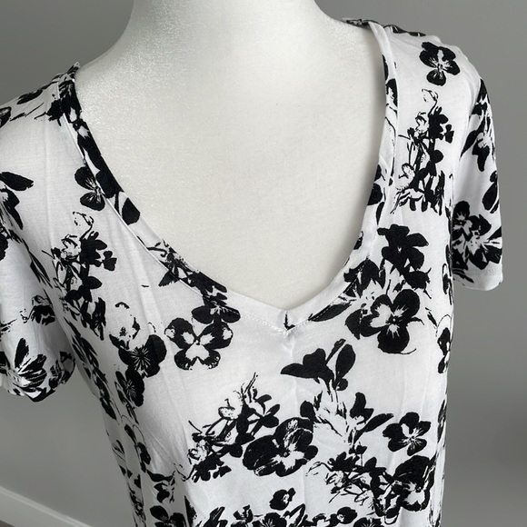 Dynamite Top 🤍🖤 - Picture 2 of 4